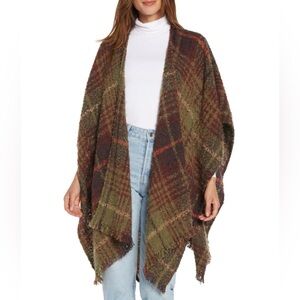 NWT: Woolrich Plush Blanket Wrap